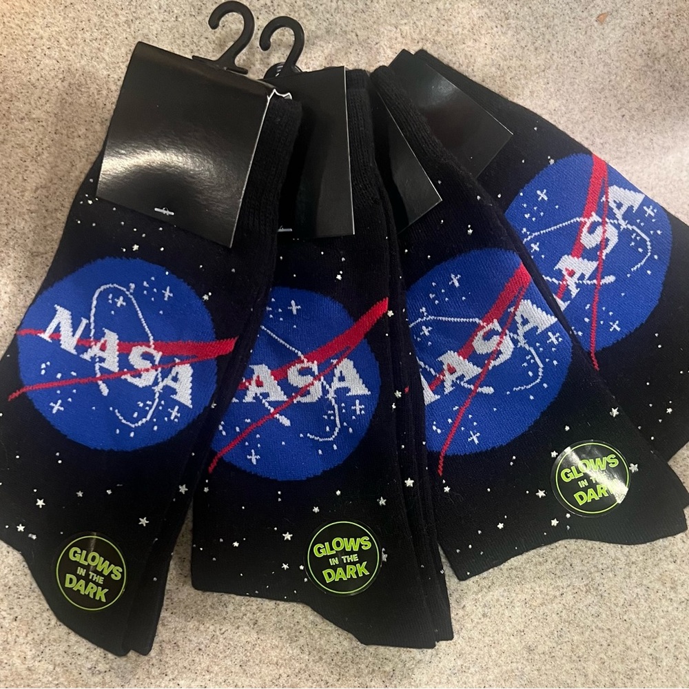 🆕 with TAG✨NASA✨ 🪐🚀🛸GLOW -in the DARK 🌚SOCKS (price is for one pair)